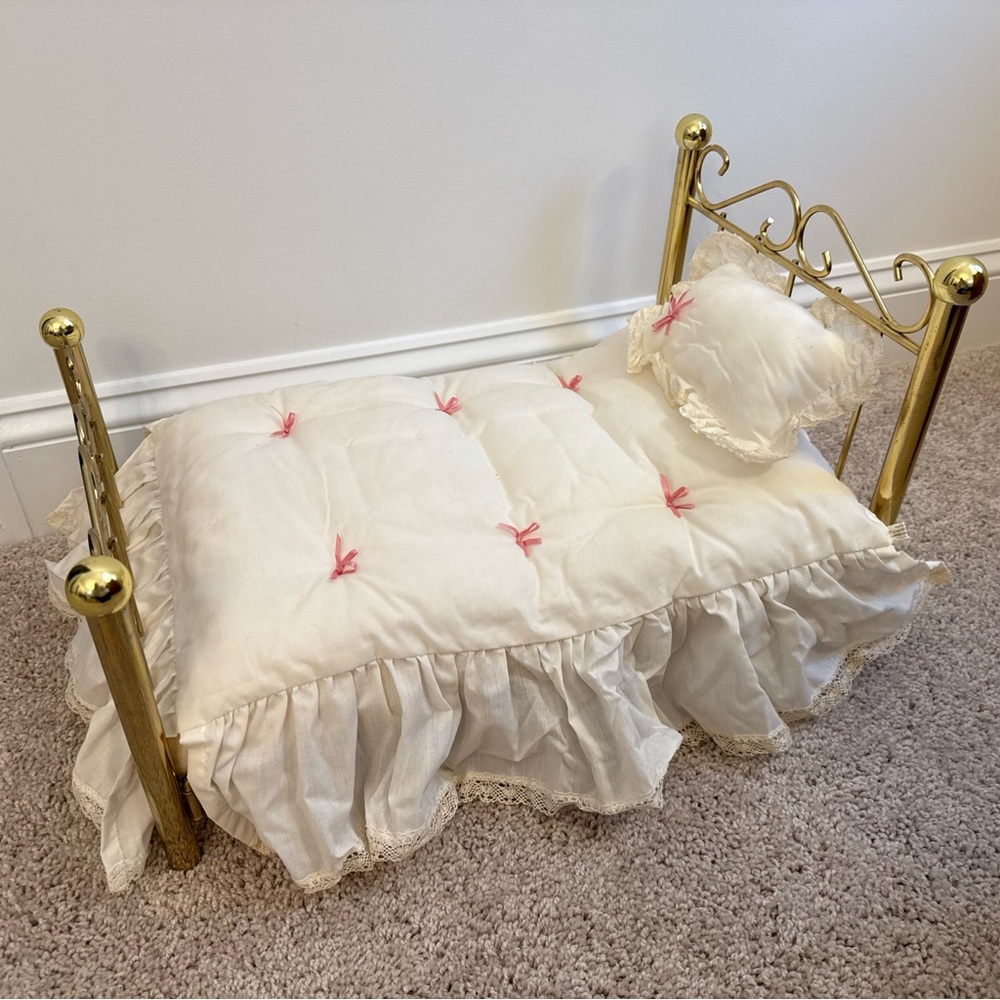 Pleasant Company Vintage 1994 American Girl Collection Brass Bed, Bedding